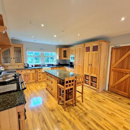 Colleton At Lovelady Shield- With Hot Tub Holiday home