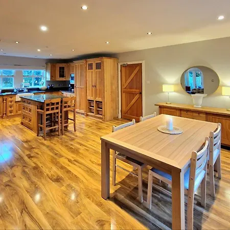 Colleton At Lovelady Shield- With Hot Tub Holiday home Alston