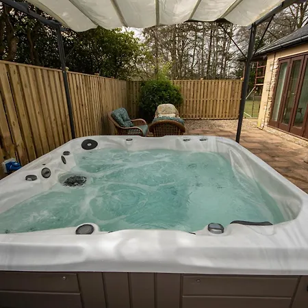 Colleton At Lovelady Shield- With Hot Tub Holiday home