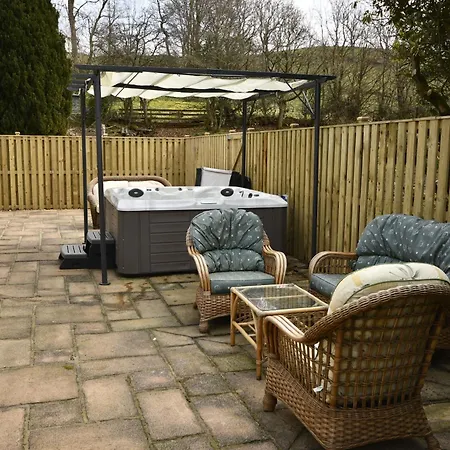 Colleton At Lovelady Shield- With Hot Tub Holiday home *